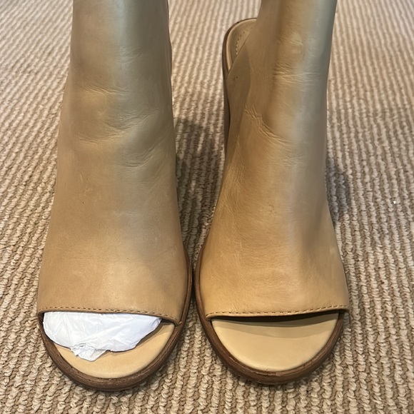 EUC STEVE MADDEN terraa peep toe tan leather heels size 8 - Picture 11 of 13